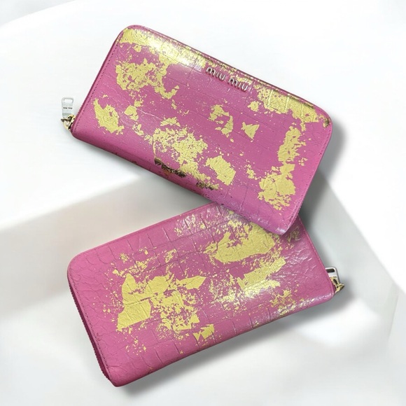 🔥SALE‼️MIU MIU Vernice Crocodile Embossed Calfskin Zip Around Wallet pink - Picture 2 of 8